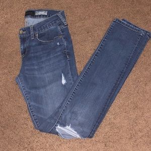 Distressed blue skinny jeans